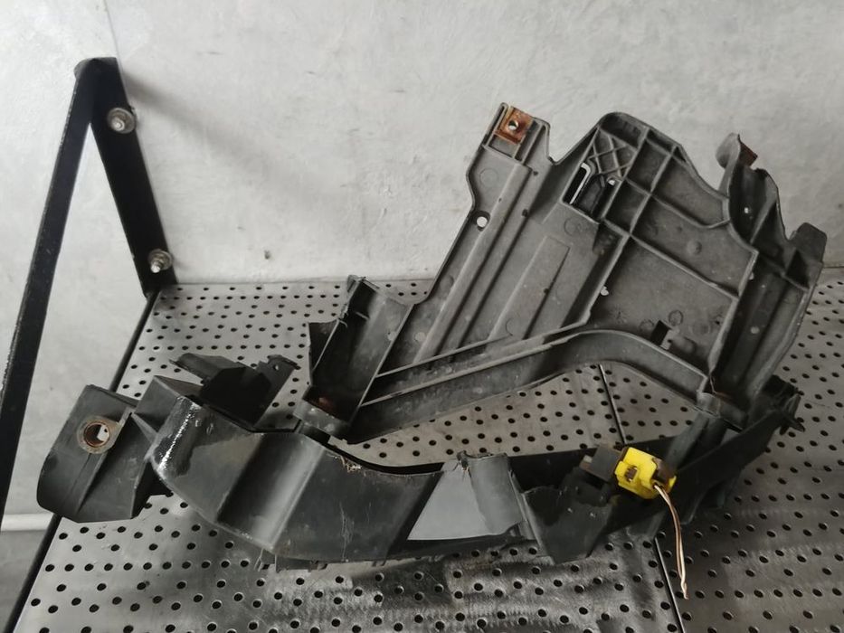 suport far dreapta audi a4 b8 8k 8k0805608a