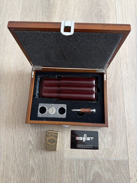 Humidor premium din lemn pentru trabucuri + accesorii + Bonus Zippo