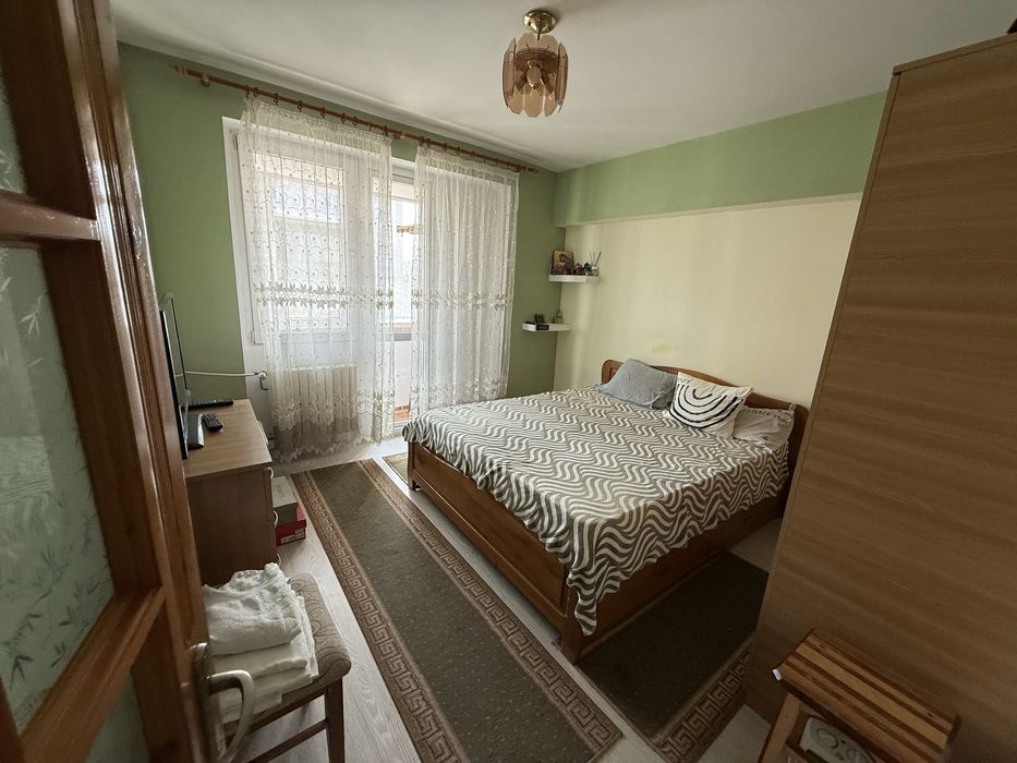 Apartament 3 camere ,decomandat ,Bd Lacul Tei