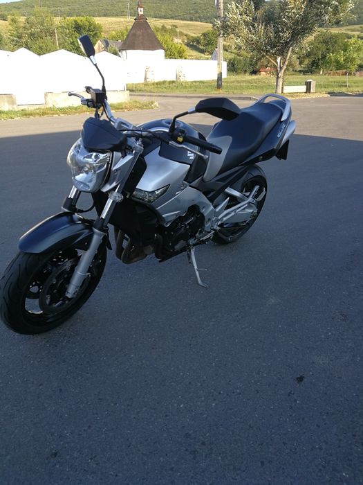 Suzuki GSR600 naked bike