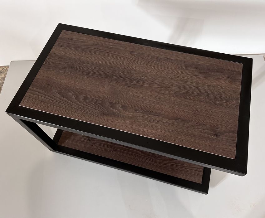 Стол журнальный.