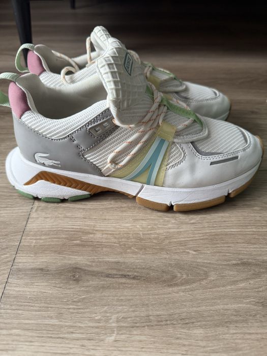 Продам кроссовки Lacoste