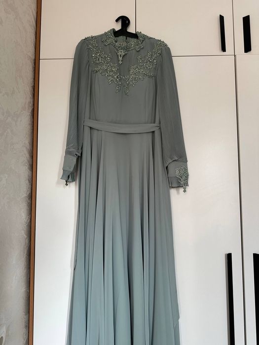 Ona bola oqshom libosi