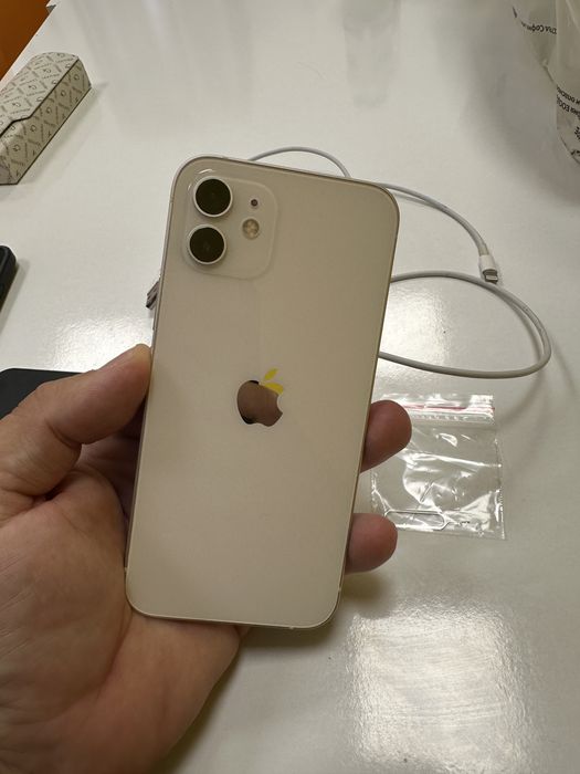 Продава се iphone 12 256GB