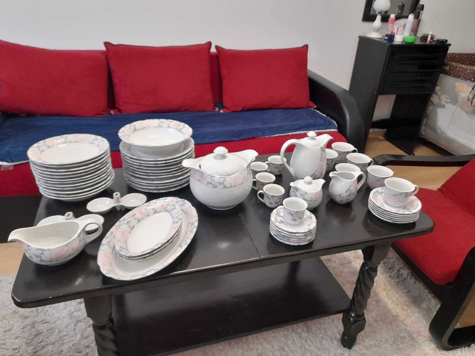 Голям ретро порцеланов сервиз за хранене, чай и кафе