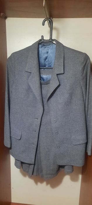 Продаю новый костюм женский