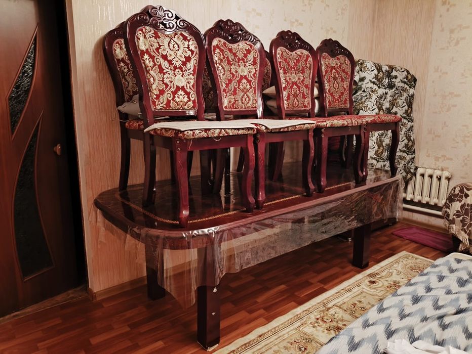 Стол стуляларымен сатылады