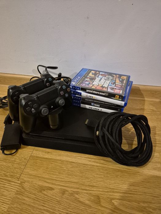 Playstation 4 Slim, 2 controllere, stare impecabila. GTA 5, GTA  Trilogy. NFS Heat