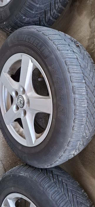 Jante aliaj 15" cu anvelope michelin alpin 6 iarna