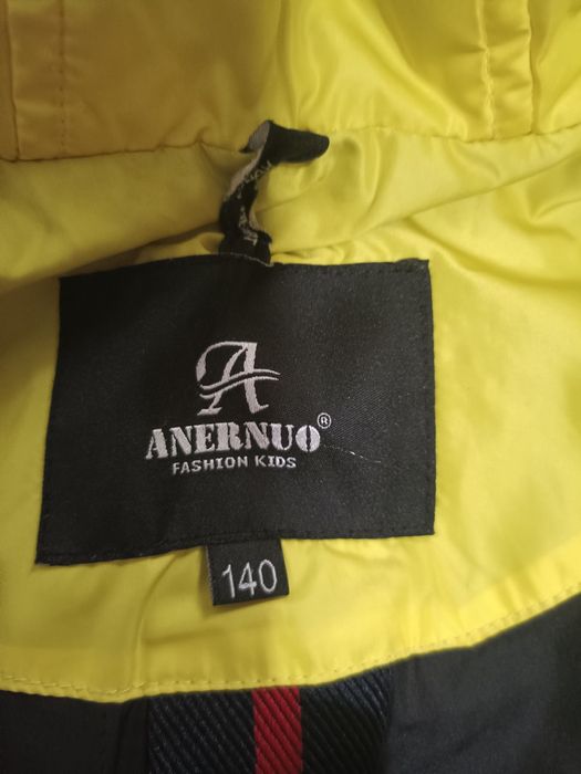 Продам демисезонную курточку для девочки.