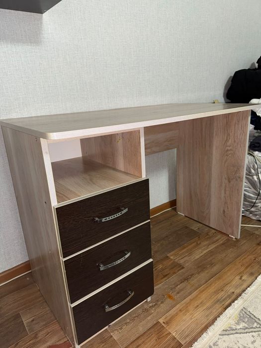Продам рабочий стол с креслом
