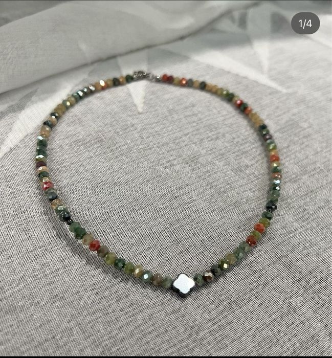 Чоукъри, колиета и гривни с мъниста и висулка мече