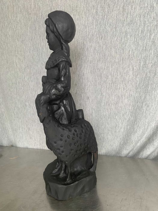 стара дървена фигура