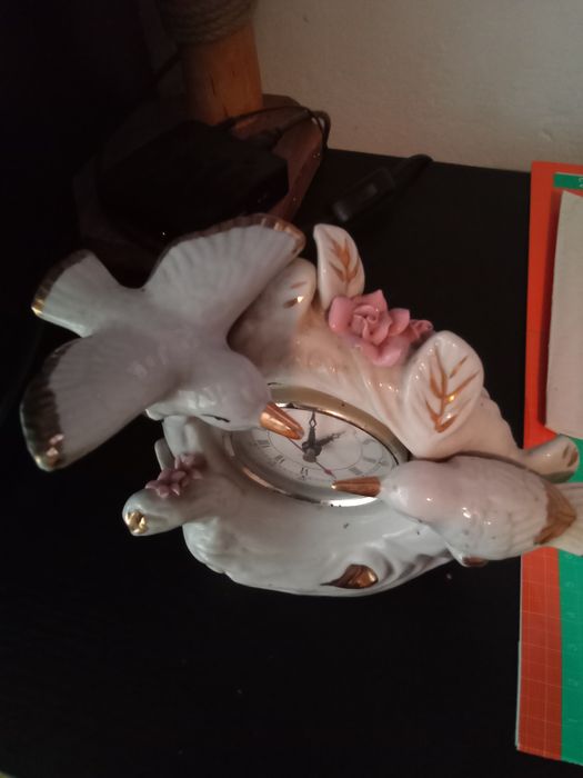 Порцеланов часовник старинен