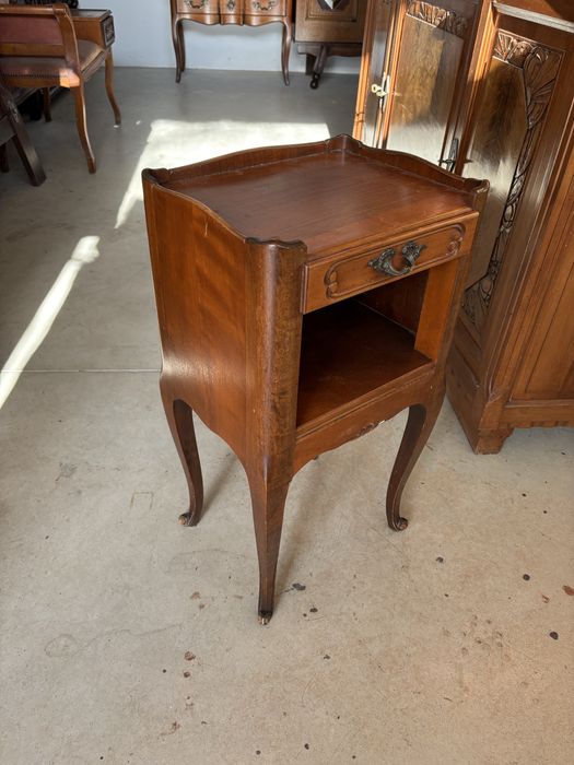 Нощно шкафче Луи 15