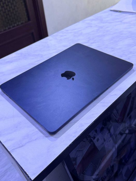 Mac Air M3 13,6-inch 512GB (battery - 100%, cycle count - 25)