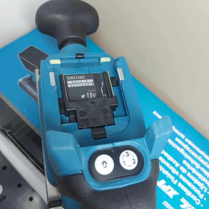 ПРОМОЦИЯ.Акумулаторна вибрационна шлайф машина Makita DBO380Z