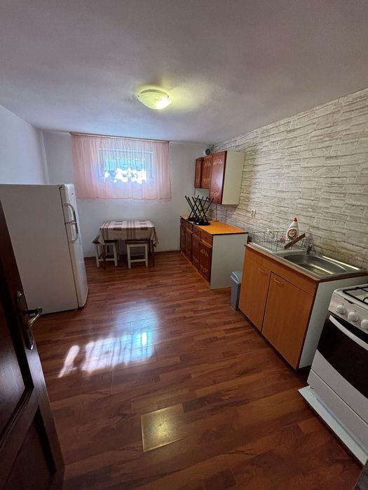 Inchiriez apartament