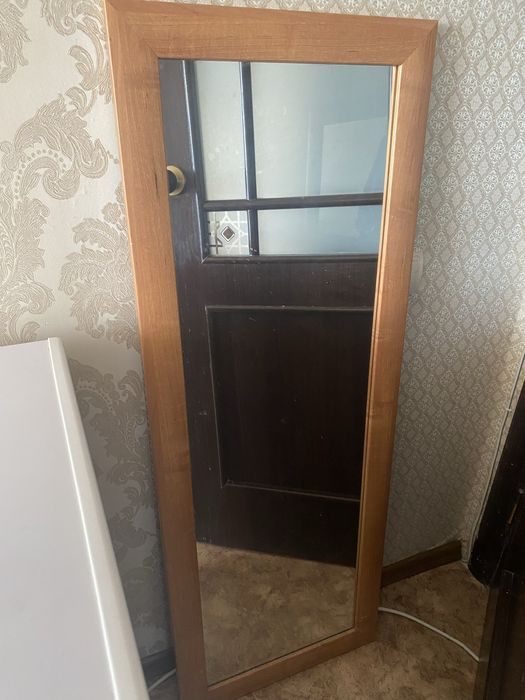 Настенное зеркало