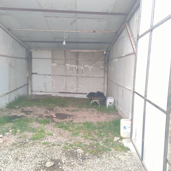 Închiriez convenabil spatiu comercial