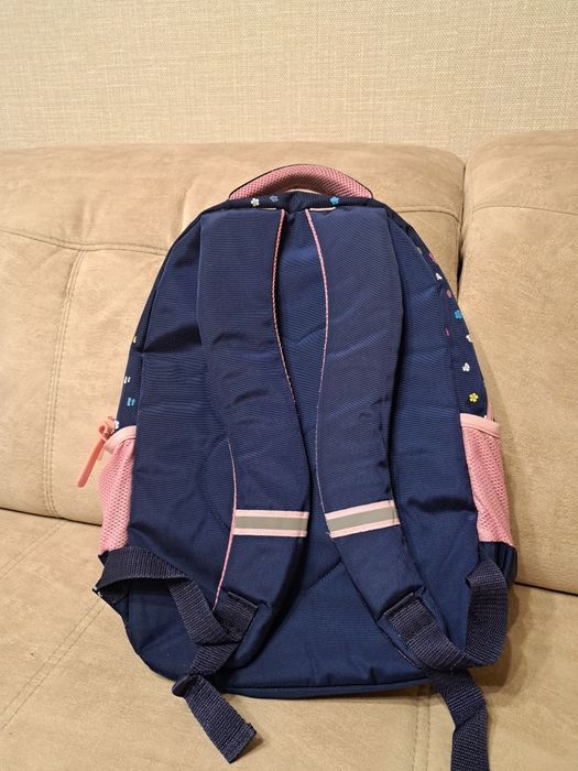 Продам рюкзаг для девочки