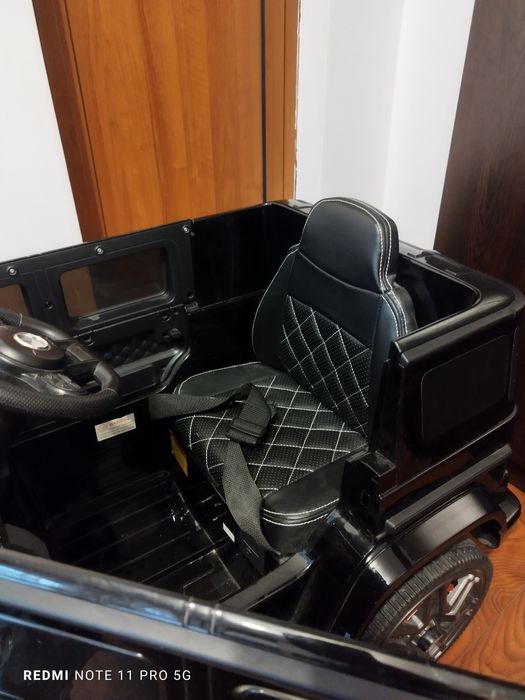 Акумулаторен джип Мерцедес AMG 63