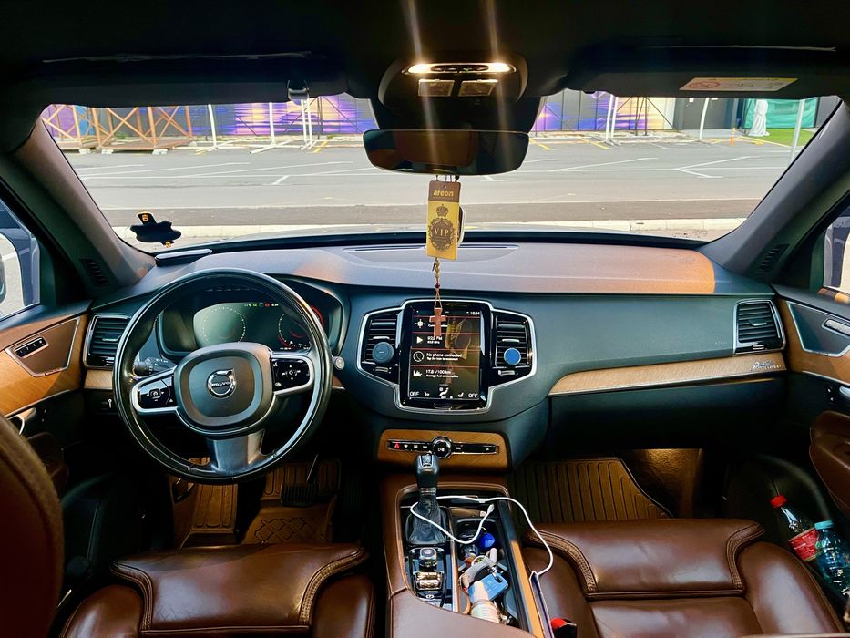 Vand Volvo XC 90 , an 2018 , motor T6 , 2.0 benzina , 320 cp