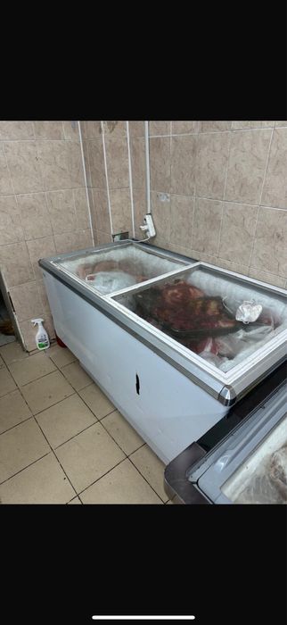 Витринный Холодильник