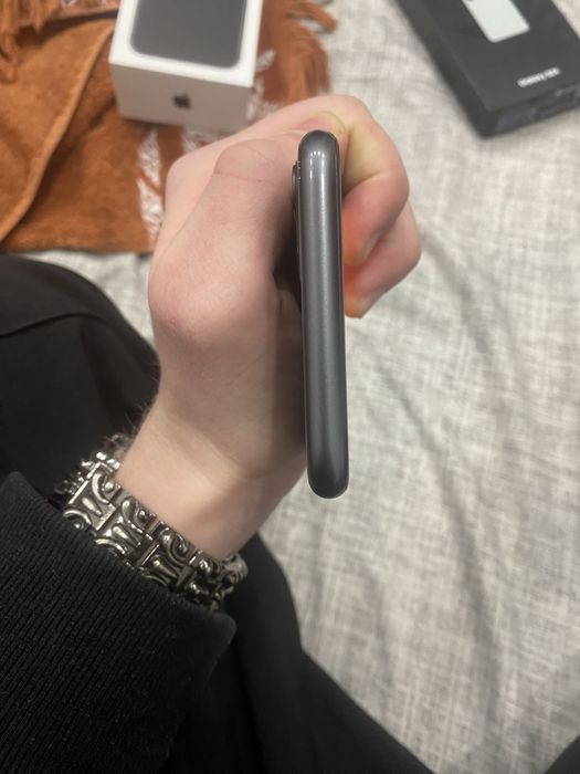 Срочно продам айфон 11 64 гб