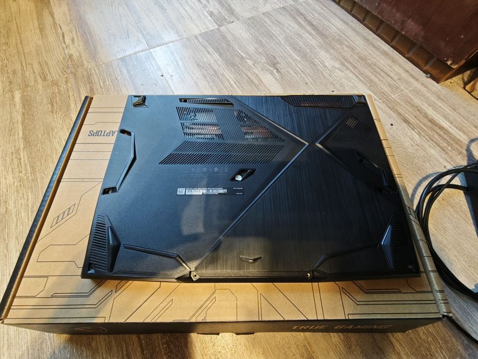 Продавам лаптоп MSI Thin GF63-12VE