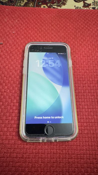iPhone SE(2022) ,5G(3rd generation,цвят -Midnight,64 GB