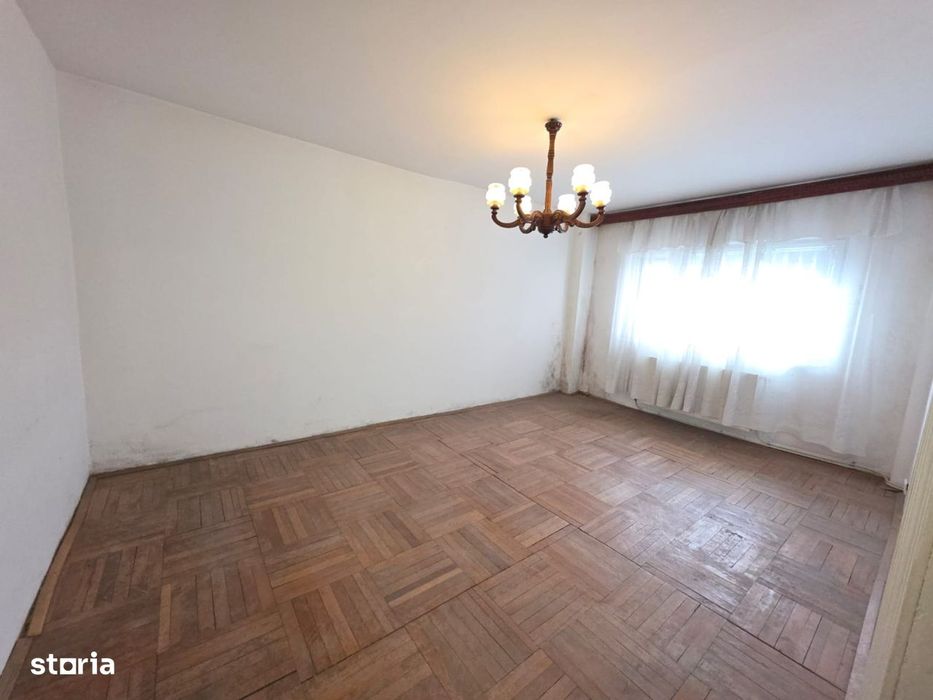 3 camere, decomandat, bulevardul Roman Mușat, etaj 1