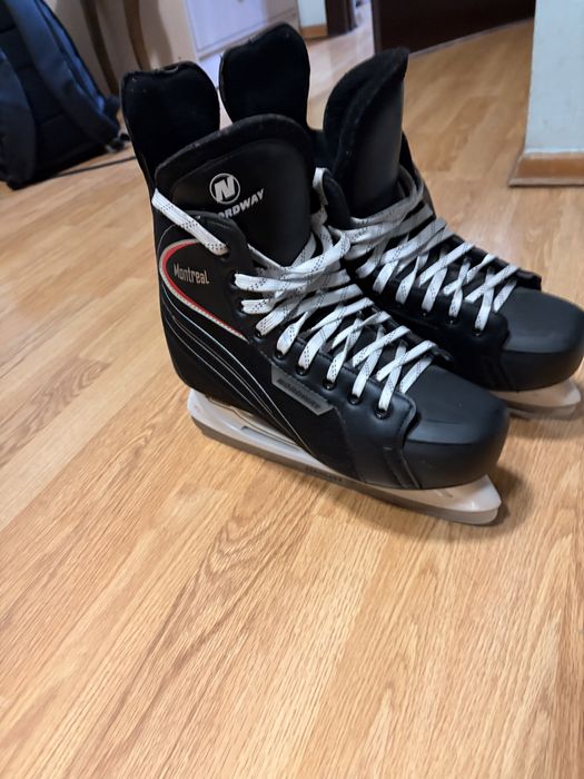 Коньки хокейные б/у 42 размер