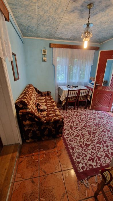 Dau în chirie casa în Valea Larga, 1000 m.p curte si gradina