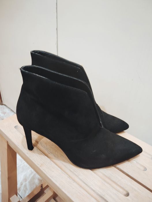 Велурени дамски боти от Зара