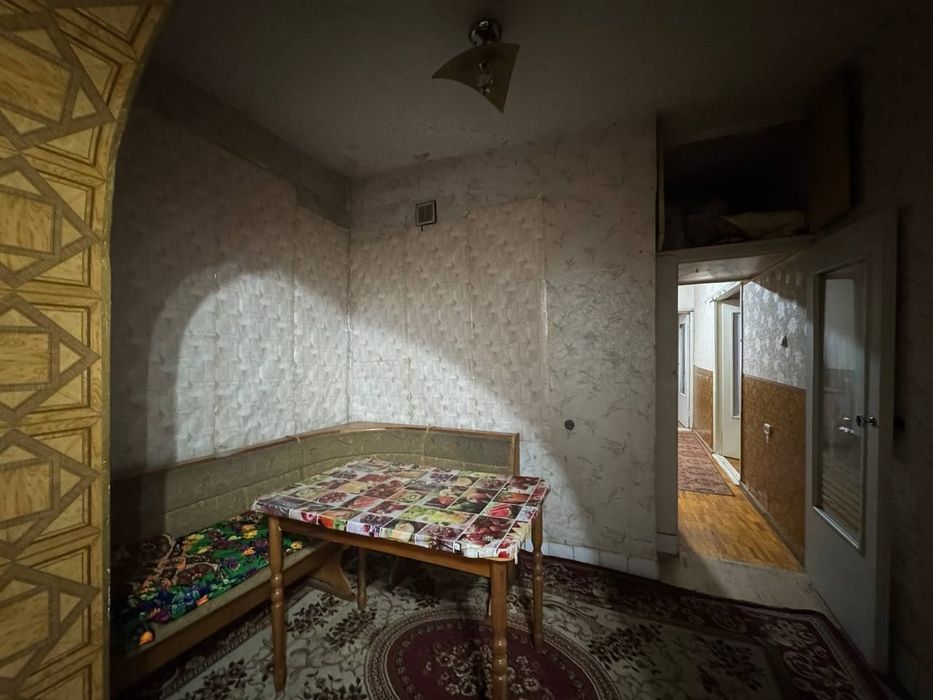 Продаётся квартира Мирабадский р-н Куйлюк массив 4 2/1/4