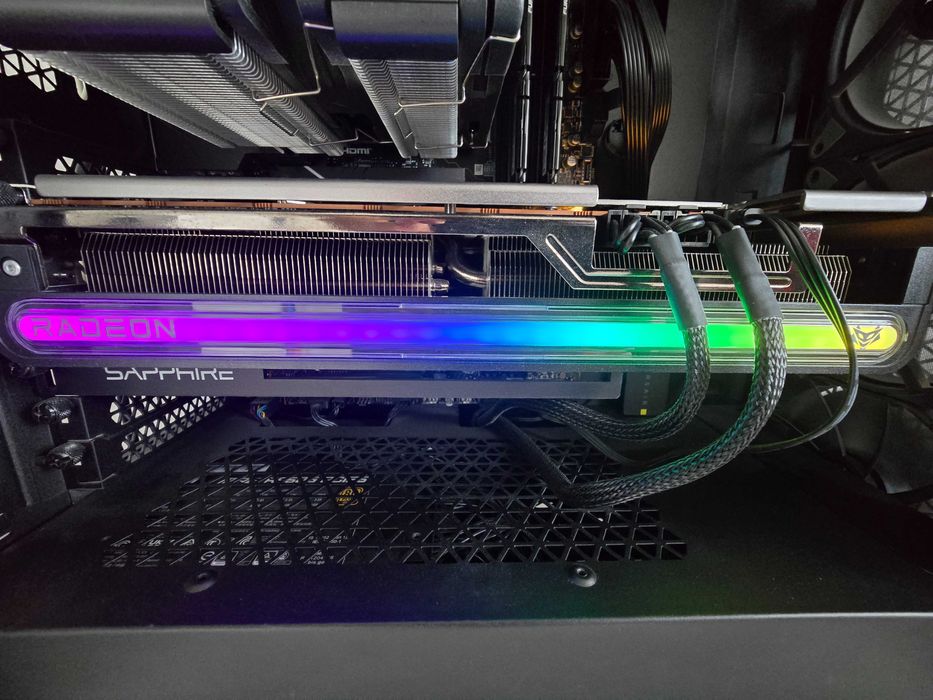 Placa Video(cu garantie) RX 7800 XT Sapphire Nitro + 16 gb VRam