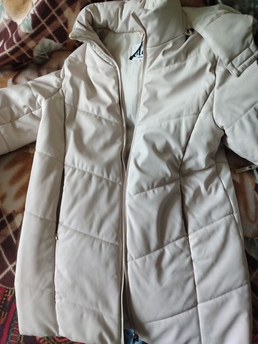 Куртки, пуховики, ветровки