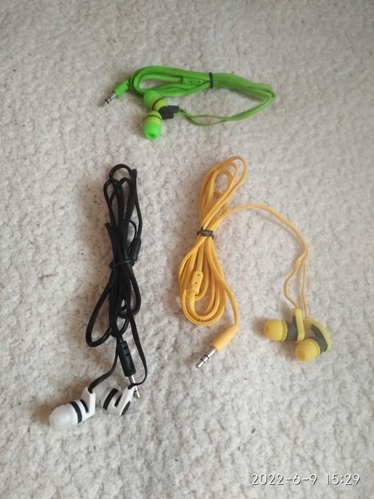 Наушники  продам.