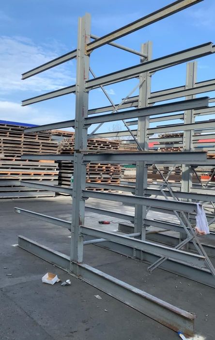 Rafturi metalice cantilever