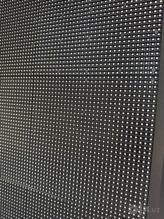 Рекламный LED экран 105×200 см для магазина и фасада