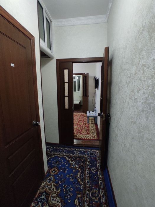 Юнусабад -19 1 комнатная квартира переделанная в двух с ОБСТАНОВКОЙ