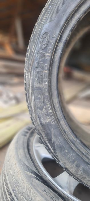 Li9 shina 295/40R20 106 V