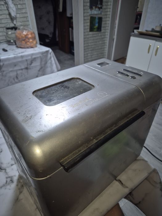 Продам хлебопечку