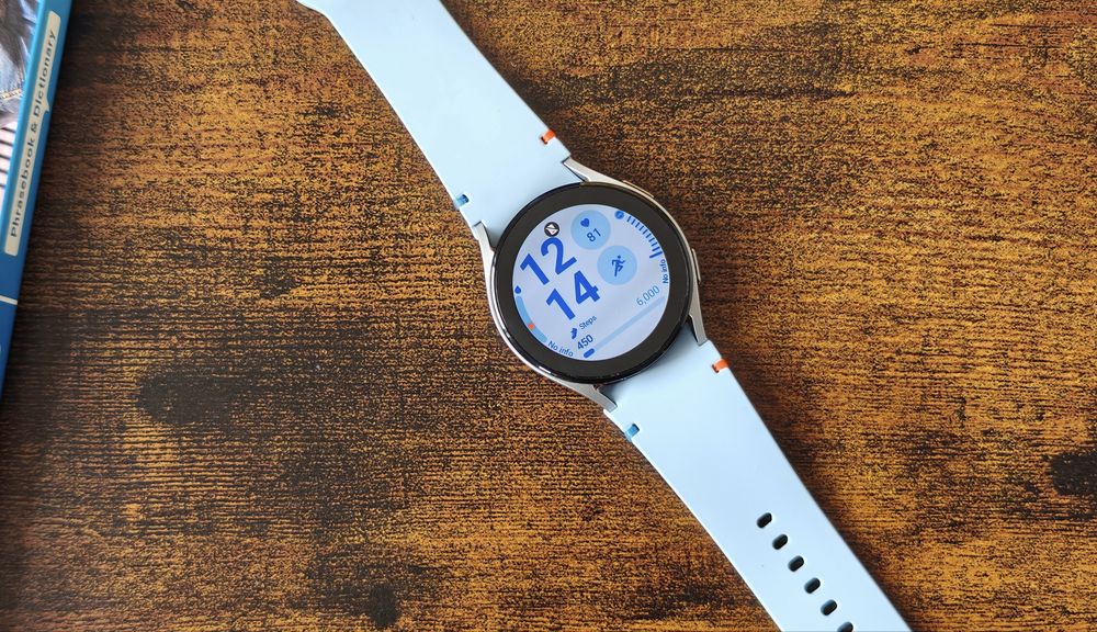 НОВ!!! Смарт часовник Samsung Galaxy Watch FE, 40 мм, BT, Silver