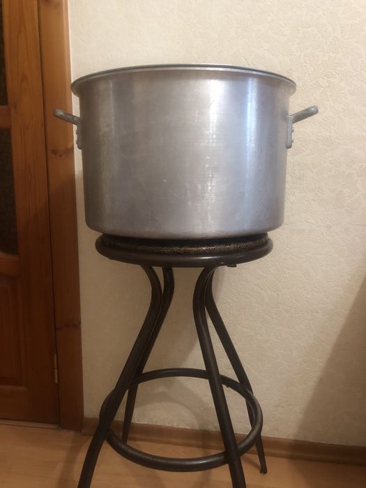 Продам кастрюлю 40 литров