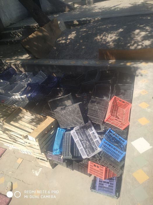 Yashiklar sotiladi yogoch plasmas