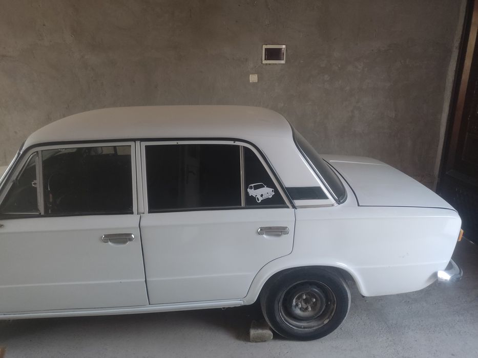 lada  vaz 21011 mashina
