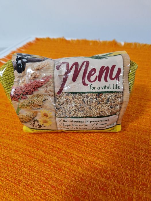 Colivie păsări cu leagăn și recipiente pentru hrană și apă