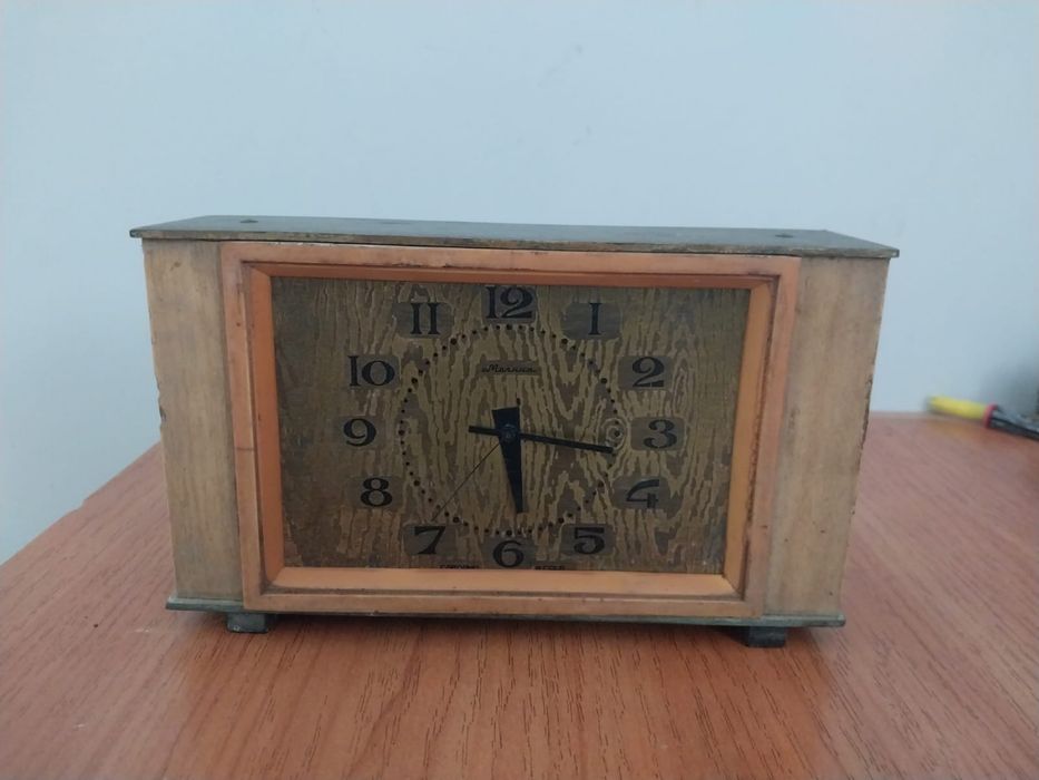 Продам часы, термос,бачок